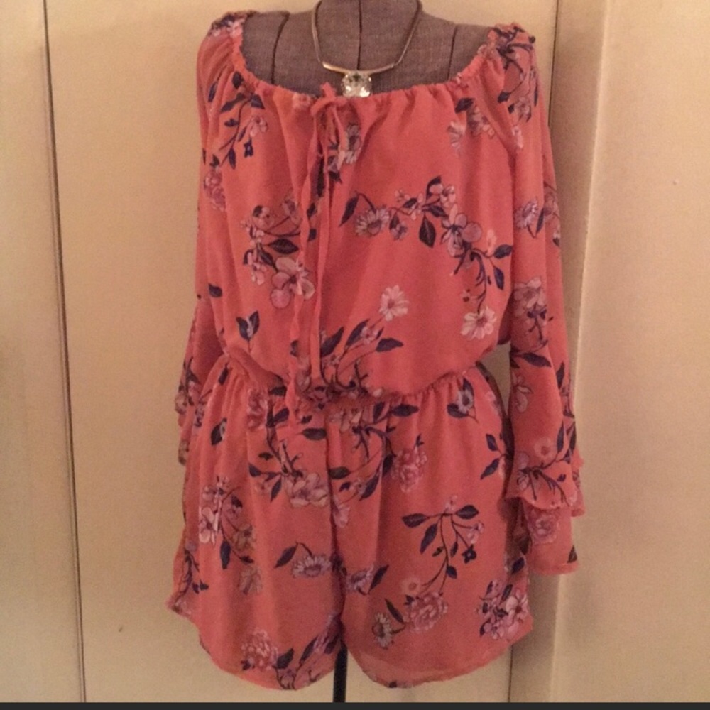 🎉PRICE DROP 🎉 New Coral Floral Romper 🛍